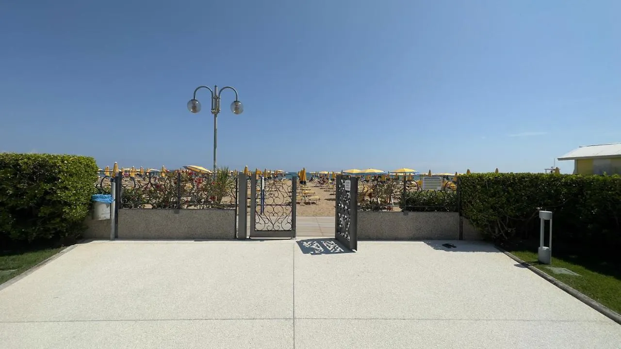 Magica Immobiliare - Bagni Miramare 6 Apartment Lido di Jesolo 0*,  Italy
